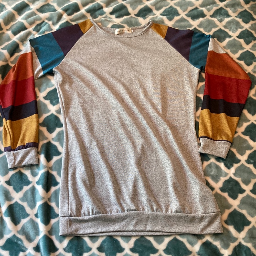 Size Large gray Uno qi clothing tunic with multicolor stripe long sleeves